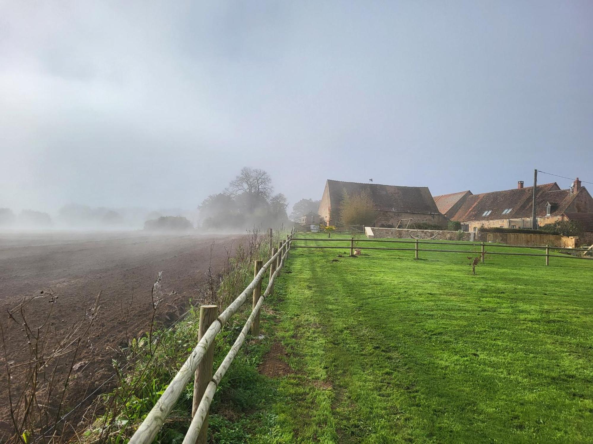 Gite Au Centre De La France Vesdun Kültér fotó